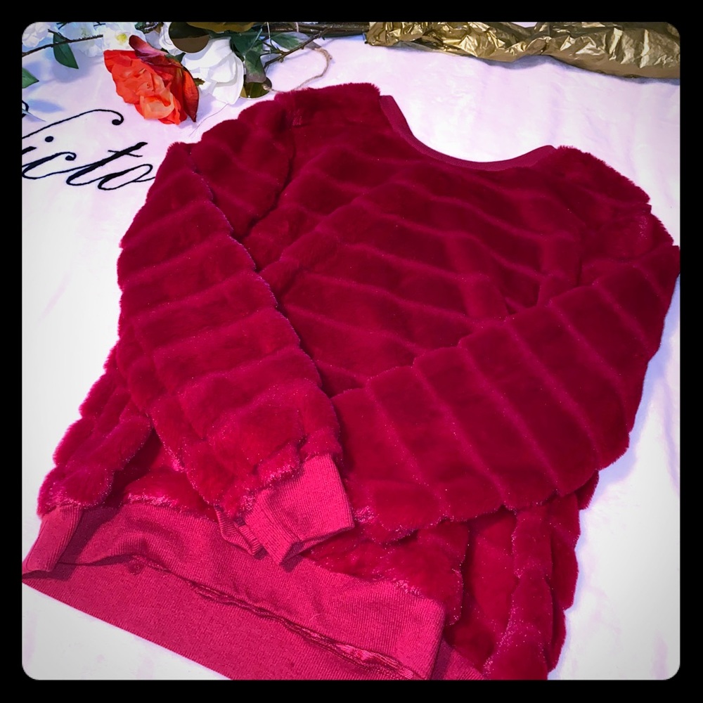 •RED NO BOUNDARIES SWEATER•